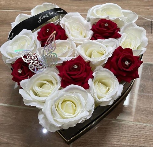 Red white rose medium - medium, heart