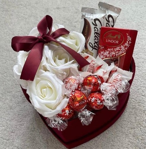 Red velvet heart gift box - red,