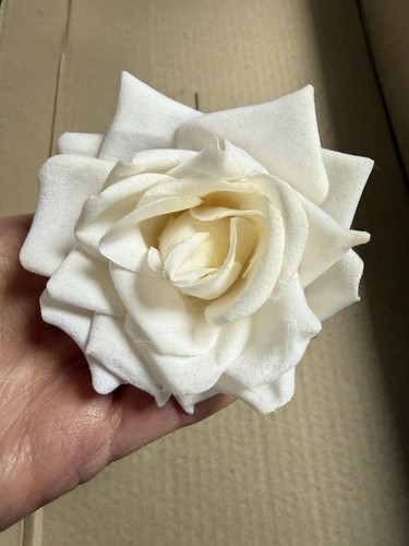 Wired velvet cream - roses, pack